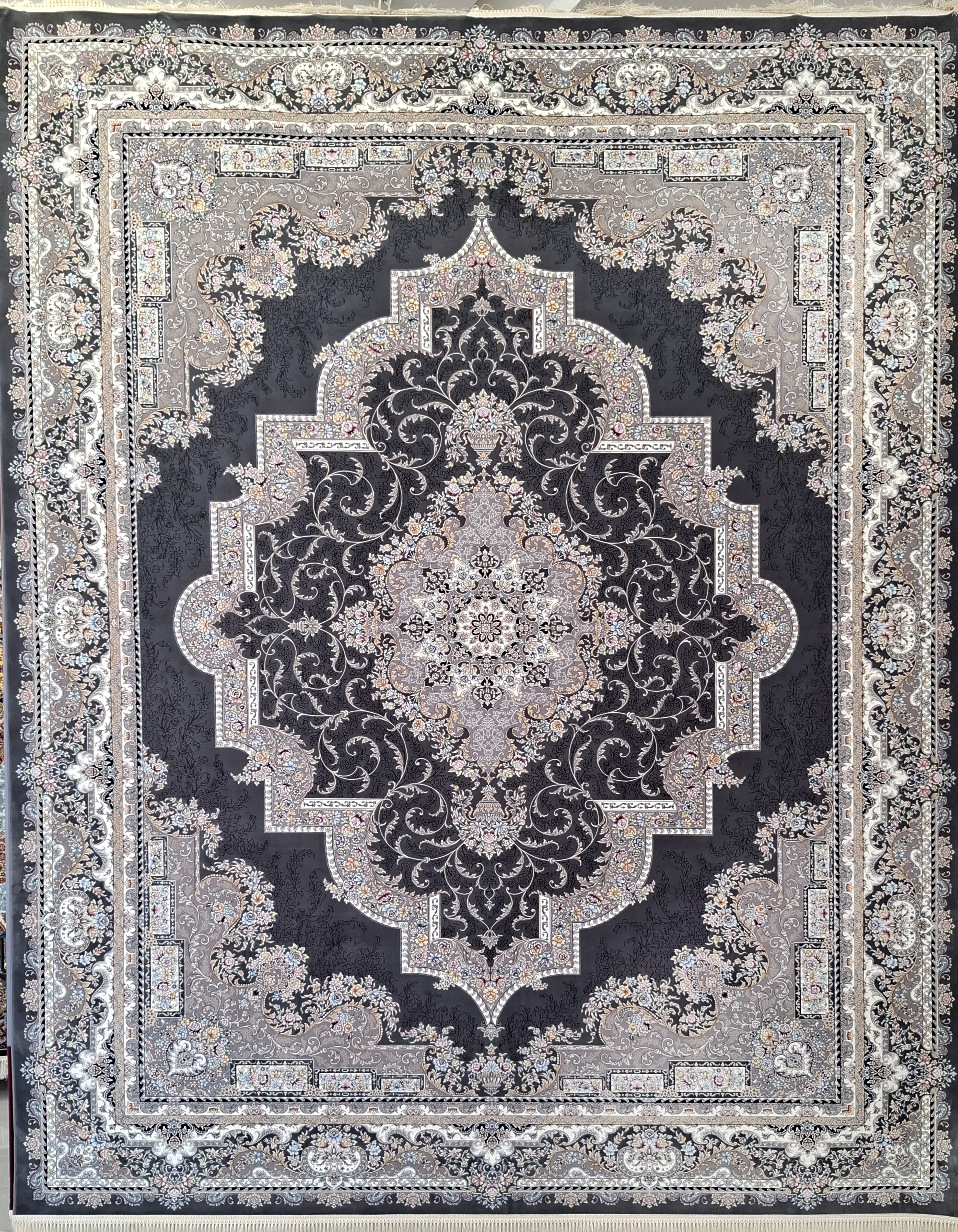 فرش ۱۲۰۰ شانه کد ۸۱۳۱ رنگ سرمه ای تراکم ۳۶۰۰ صددرصداکرلیک